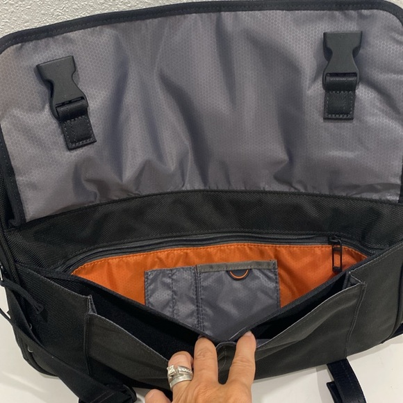 NWOT Tumi T-Tech Essential Gear Laptop / Breifcase, Messenger Bag Shoulder Strap - Picture 13 of 13